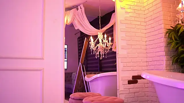 BellaNoirre online show from 9, 9, 2025