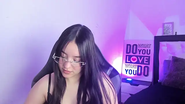 Snapshot of KimGarces chatting on 17, 9, 2025 KimGarces online show from 17, 9, 2025