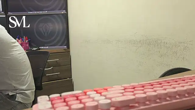 Snapshot of danisml134 chatting on 13, 11, 2025 danisml134 online show from 13, 11, 2025