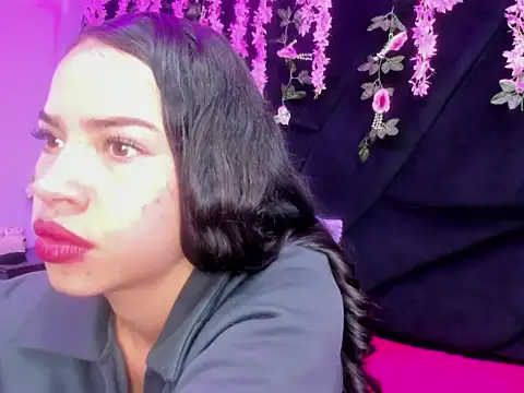 Nanis James online show from 24, 2, 2026