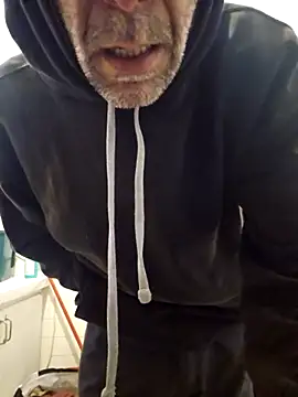 Snapshot of Stingles chatting on 10, 10, 2025 Stingles online show from 10, 10, 2025