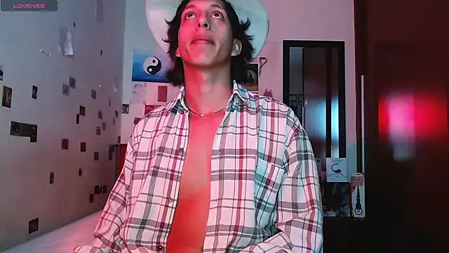 Snapshot of DannyPhantom555 chatting on 1, 12, 2025 DannyPhantom555 online show from 1, 12, 2025