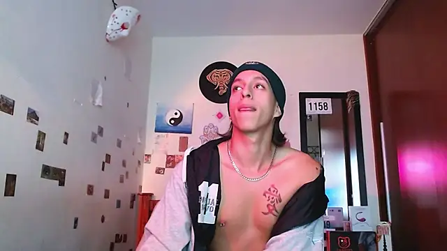 Snapshot of DannyPhantom555 chatting on 20, 12, 2025 DannyPhantom555 online show from 20, 12, 2025