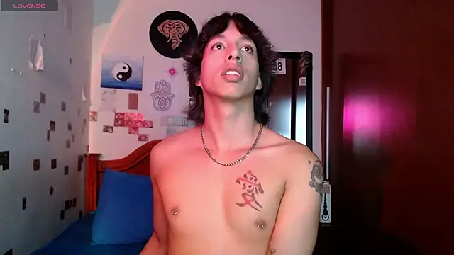 Snapshot of DannyPhantom555 chatting on 5, 1, 2026 DannyPhantom555 online show from 5, 1, 2026