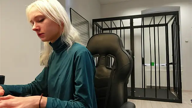 Laura Chaplin online show from 27, 9, 2025