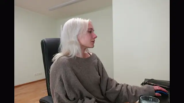 Laura Chaplin online show from 22, 10, 2025