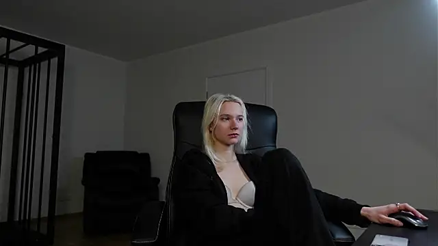 Laura Chaplin online show from 8, 2, 2026