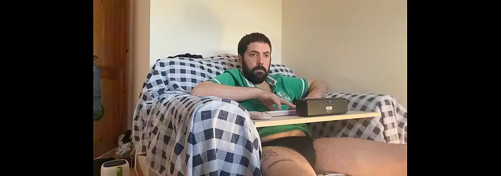 Snapshot of Big_Bi_Cub chatting on 15, 11, 2025 Big Bi Cub online show from 15, 11, 2025