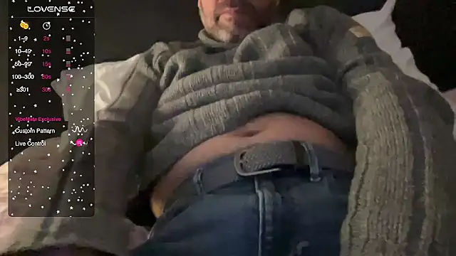 Hotdaddy4u136 online show from 1, 11, 2025