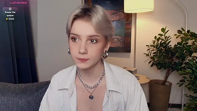 Snapshot of OdelynaAsp chatting on 4, 12, 2025 OdelynaAsp online show from 4, 12, 2025