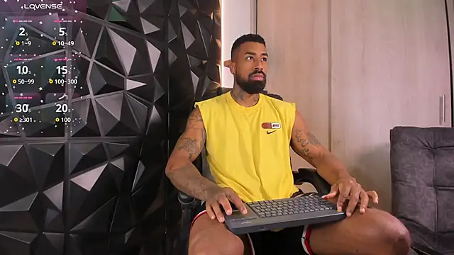 Snapshot of OstinDaniels chatting on 7, 10, 2025 OstinDaniels online show from 7, 10, 2025