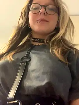 Snapshot of VesnaCrystal chatting on 14, 12, 2025 VesnaCrystal online show from 14, 12, 2025