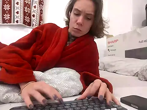 Snapshot of HoneySquirrel chatting on 26, 10, 2025 HoneySquirrel online show from 26, 10, 2025