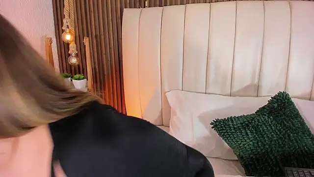 MiaVixen  online show from 7, 1, 2026