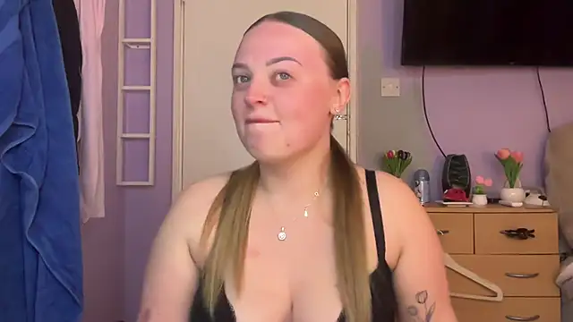 SexySashaxox online show from 6, 4, 2026