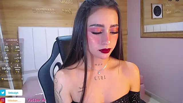 Abril Velvet a  online show from 7, 10, 2025