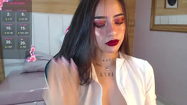 Abril Velvet a  online show from 8, 11, 2025