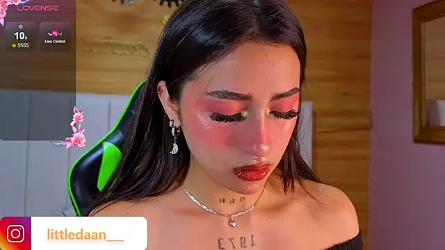 Abril Velvet a  online show from 20, 12, 2025