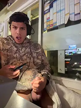 StrokingDaddy4 online show from 15, 4, 2026