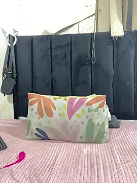 LonelyQueenxx25 online show from 8, 3, 2026