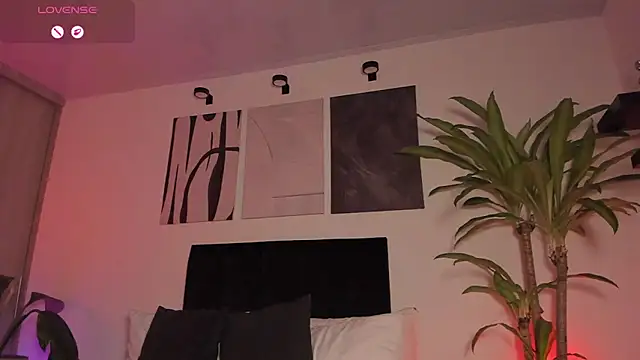 Snapshot of izzyvega__ chatting on 3, 2, 2026 izzyvega online show from 3, 2, 2026