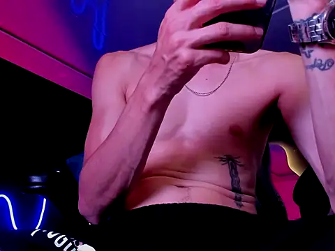 Snapshot of Damartinez27 chatting on 19, 10, 2025 Damartinez27 online show from 19, 10, 2025