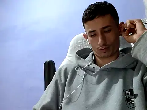 Snapshot of Damartinez27 chatting on 19, 12, 2025 Damartinez27 online show from 19, 12, 2025