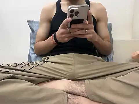 Snapshot of coupleyug chatting on 4, 2, 2026 coupleyug online show from 4, 2, 2026