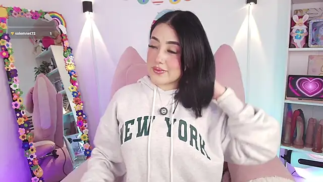 justonecute online show from 7, 4, 2026