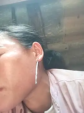 Snapshot of CoMay003 chatting on 8, 4, 2026 CoMay003 online show from 8, 4, 2026