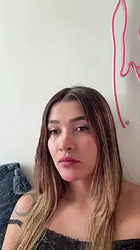 Lovejuana  online show from 25, 11, 2025