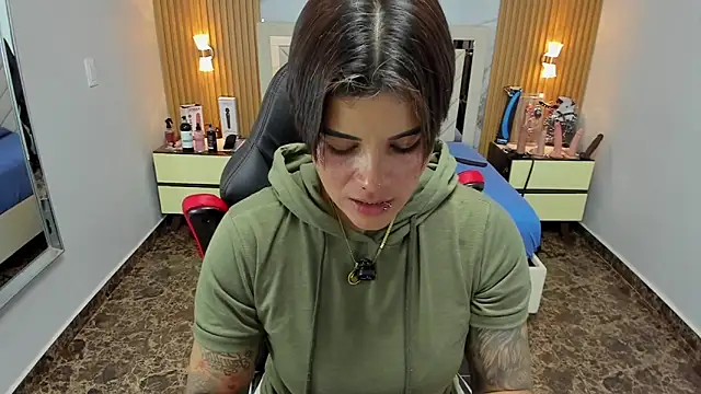 KAROLLJONES1 online show from 2, 12, 2025