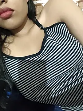 KARISHMA-STRIP online show from 24, 9, 2025