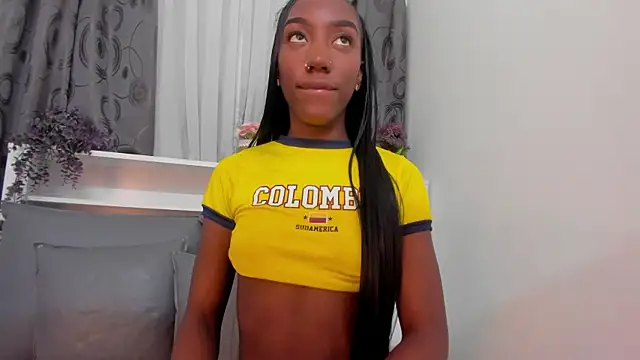 Snapshot of Mistt_Mia chatting on 5, 10, 2025 Mistt Mia online show from 5, 10, 2025