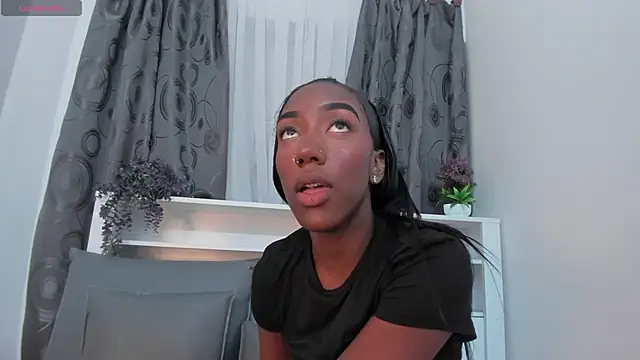 Snapshot of Mistt_Mia chatting on 8, 10, 2025 Mistt Mia online show from 8, 10, 2025