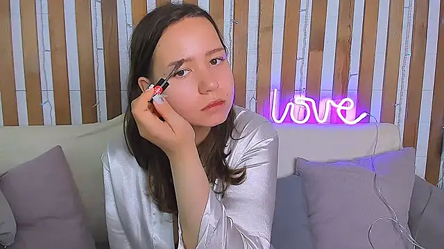 Laura Ellinss online show from 17, 9, 2025