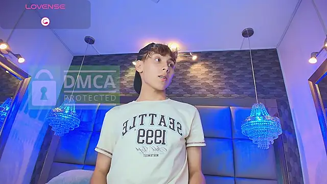 Snapshot of Twinkie_Hung chatting on 11, 9, 2025 Twinkie Hung online show from 11, 9, 2025