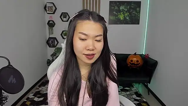 LunaPurrr online show from 10, 11, 2025