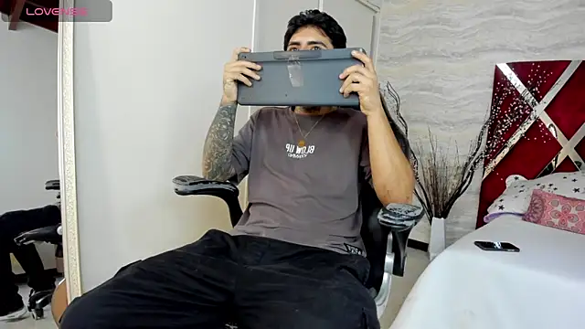 JamesDeker online show from 30, 10, 2025