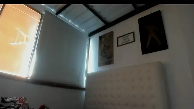 Snapshot of Roxannelorence_ chatting on 14, 10, 2025 Roxannelorence  online show from 14, 10, 2025