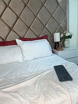 AngelinaDuvall online show from 10, 4, 2026