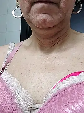 Snapshot of Emily_de_Carla chatting on 2, 3, 2026 Emily de Carla online show from 2, 3, 2026