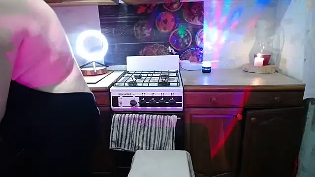 XHelenaX90 online show from 10, 3, 2025