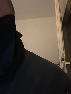 Snapshot of parka999 chatting on 14, 10, 2025 parka999 online show from 14, 10, 2025