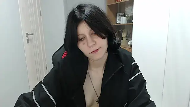 TinaQuiin online show from 15, 9, 2025