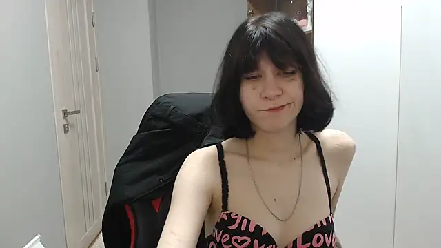 TinaQuiin online show from 13, 10, 2025