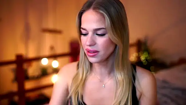 Snapshot of Emilyvanroessel chatting on 30, 10, 2025 Emilyvanroessel online show from 30, 10, 2025