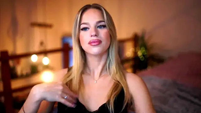 Snapshot of Emilyvanroessel chatting on 6, 11, 2025 Emilyvanroessel online show from 6, 11, 2025