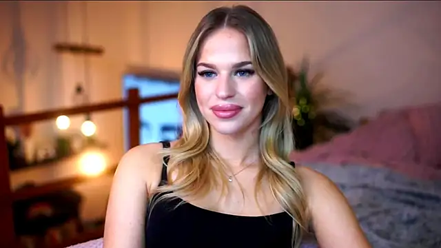 Snapshot of Emilyvanroessel chatting on 9, 11, 2025 Emilyvanroessel online show from 9, 11, 2025