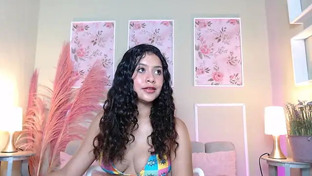 CurlyDani online show from 6, 10, 2025